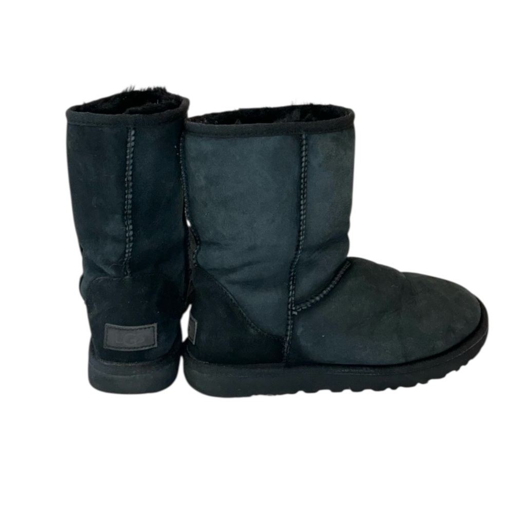 UGG Classic Short Boot in Black